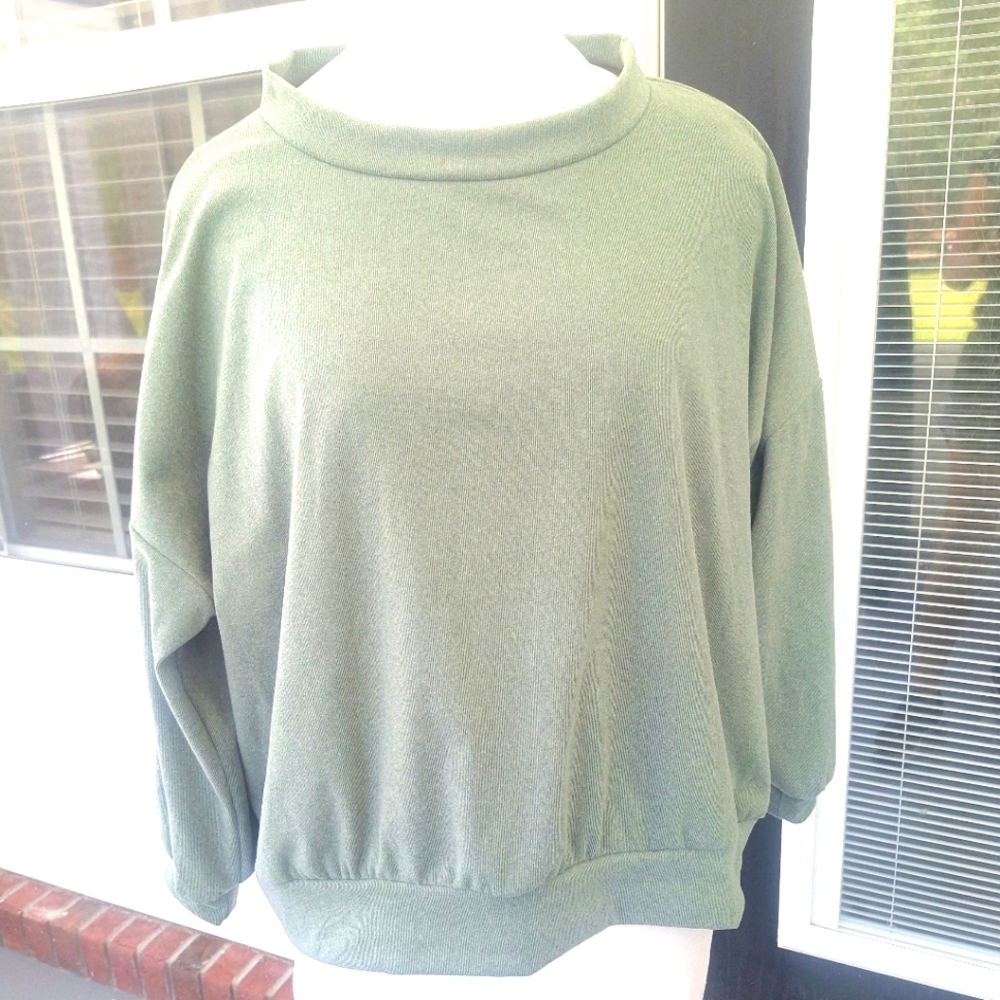 Dress Up Sage sweater size medium